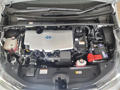 2019 Toyota Prius - Thumbnail