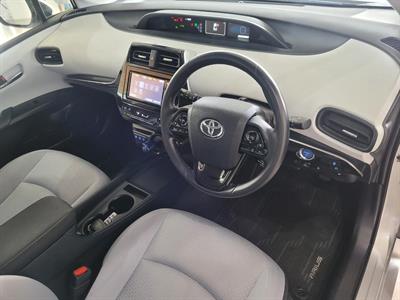2019 Toyota Prius - Thumbnail