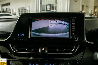 2017 Toyota C-HR - Thumbnail