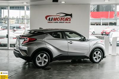 2017 Toyota C-HR - Thumbnail