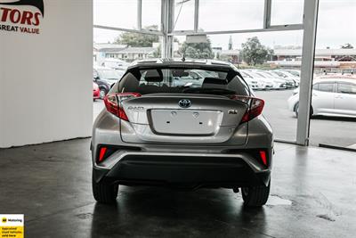 2017 Toyota C-HR - Thumbnail