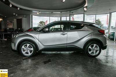 2017 Toyota C-HR - Thumbnail