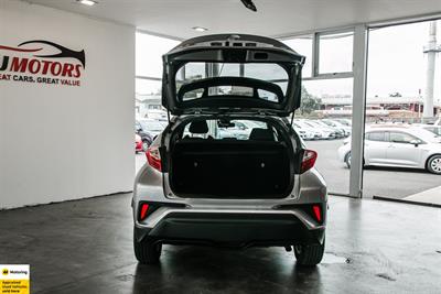 2017 Toyota C-HR - Thumbnail