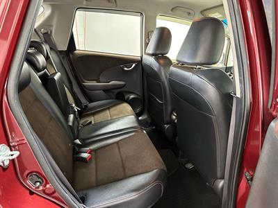 2013 Honda fit shuttle - Thumbnail