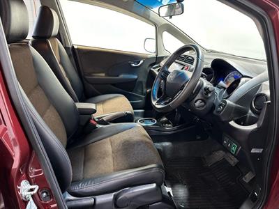 2013 Honda fit shuttle - Thumbnail