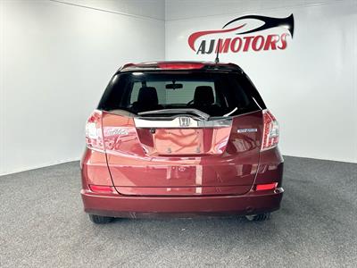 2013 Honda fit shuttle - Thumbnail