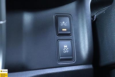 2017 Nissan Serena - Thumbnail