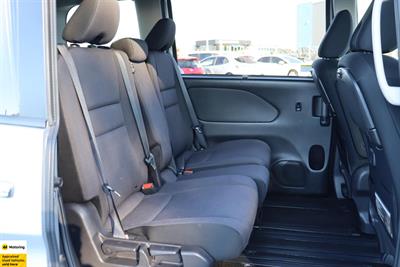 2017 Nissan Serena - Thumbnail