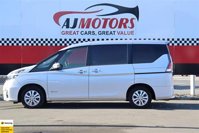 2017 Nissan Serena - Thumbnail