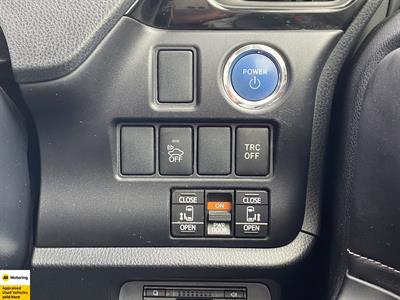 2015 Toyota Esquire - Thumbnail