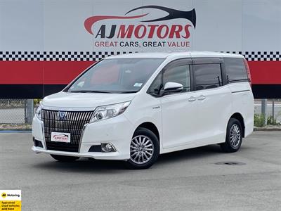 2015 Toyota Esquire - Thumbnail