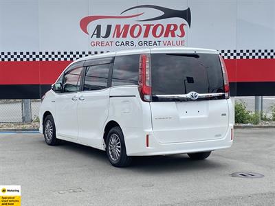 2015 Toyota Esquire - Thumbnail