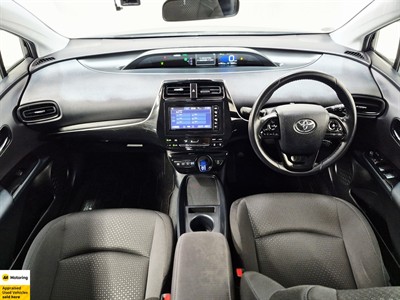 2019 Toyota Prius - Thumbnail