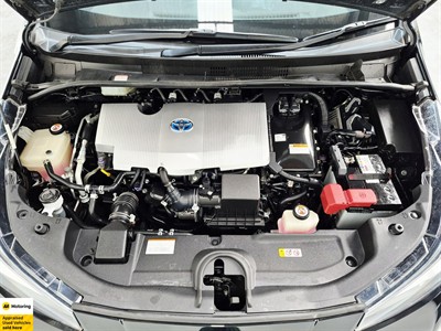 2019 Toyota Prius - Thumbnail