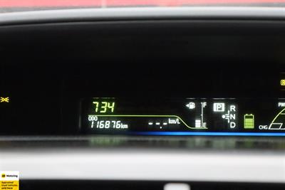 2014 Toyota Prius - Thumbnail