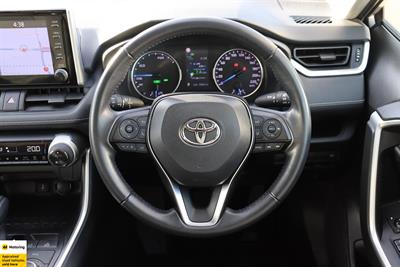 2020 Toyota RAV4 - Thumbnail