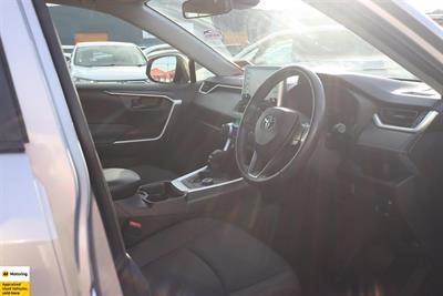 2020 Toyota RAV4 - Thumbnail