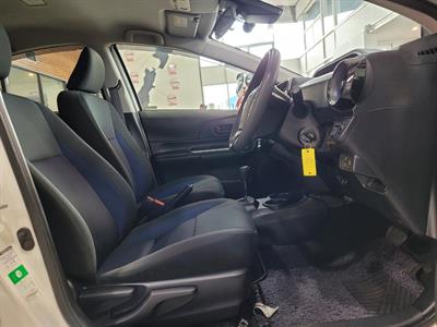 2017 Toyota Aqua - Thumbnail