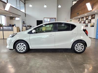 2017 Toyota Aqua - Thumbnail