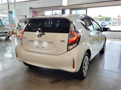 2017 Toyota Aqua - Thumbnail