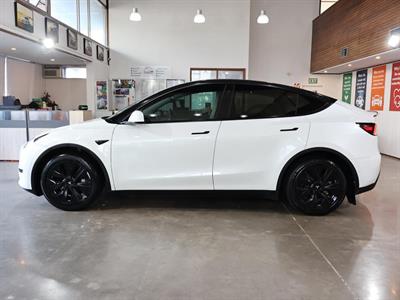 2022 Tesla Model Y - Thumbnail