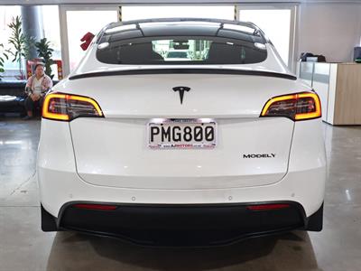 2022 Tesla Model Y - Thumbnail