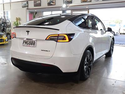 2022 Tesla Model Y - Thumbnail