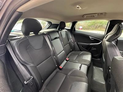 2013 Volvo V40 - Thumbnail