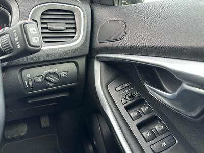2013 Volvo V40 - Thumbnail