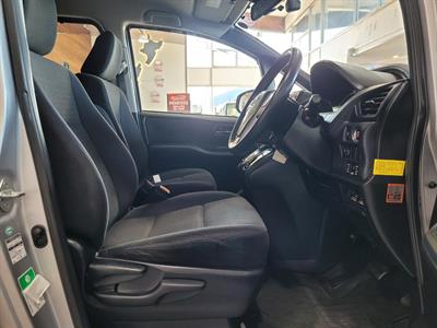 2014 Toyota Voxy - Thumbnail