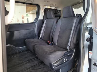 2014 Toyota Voxy - Thumbnail