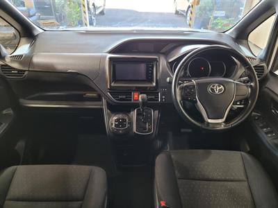2014 Toyota Voxy - Thumbnail