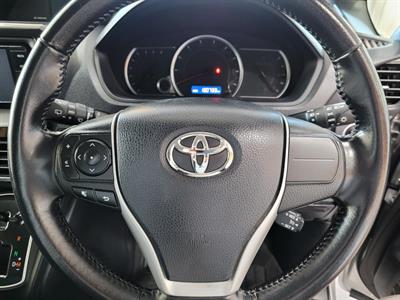2014 Toyota Voxy - Thumbnail