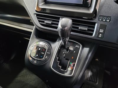 2014 Toyota Voxy - Thumbnail