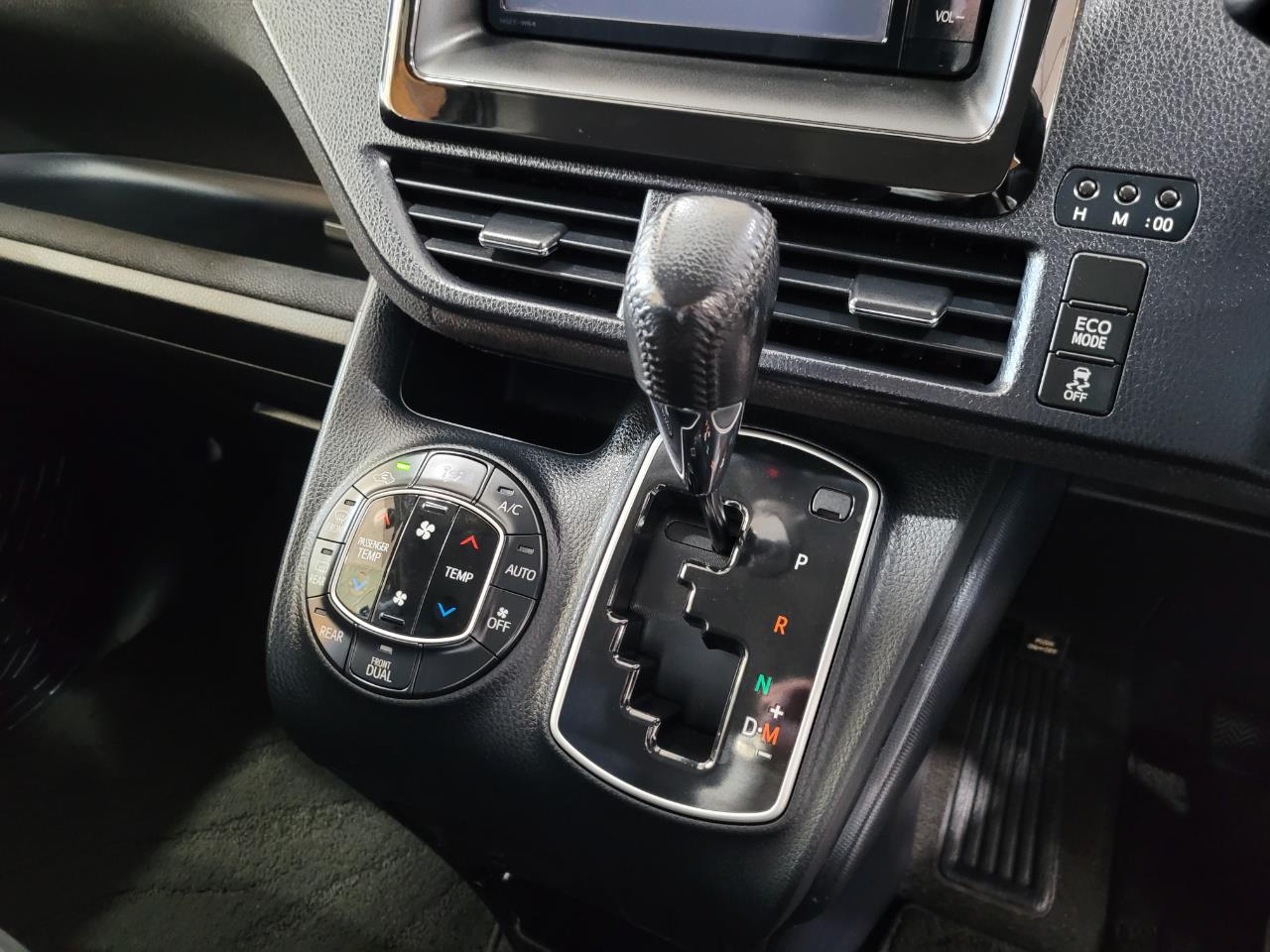 2014 Toyota Voxy