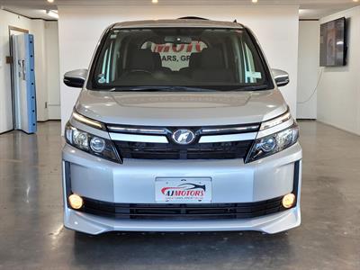 2014 Toyota Voxy - Thumbnail
