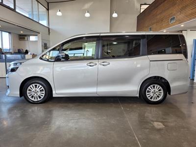 2014 Toyota Voxy - Thumbnail