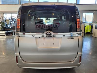 2014 Toyota Voxy - Thumbnail
