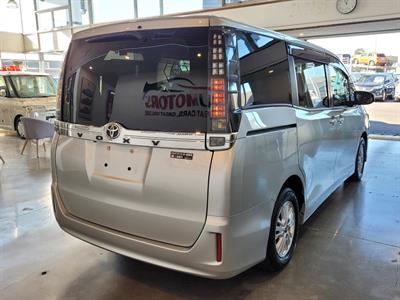 2014 Toyota Voxy - Thumbnail