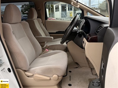 2012 Toyota Alphard - Thumbnail