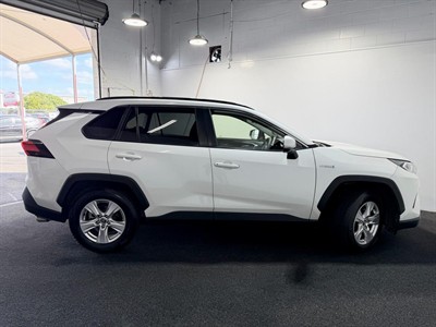 2019 Toyota RAV4 - Thumbnail