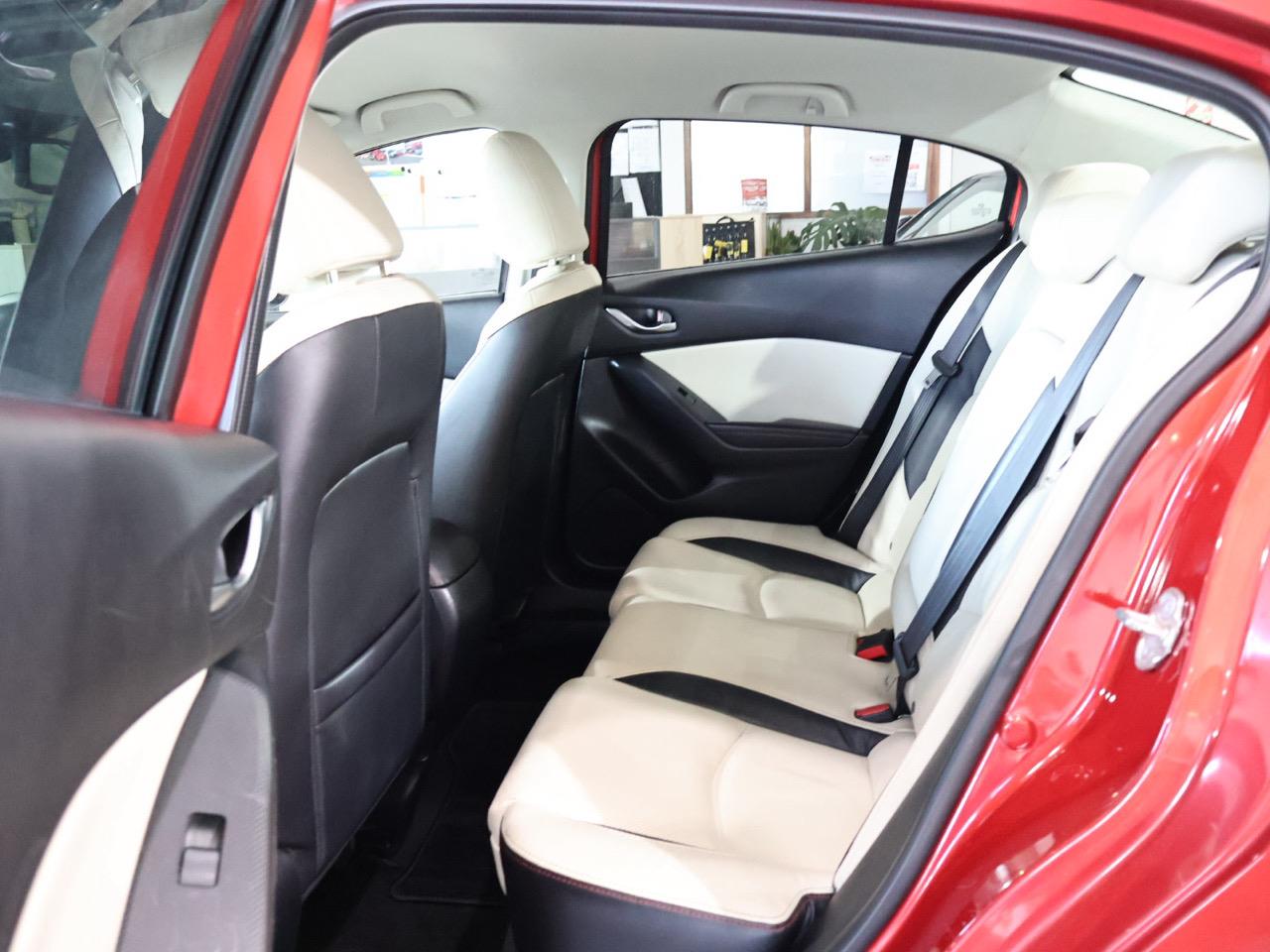 2015 Mazda Axela