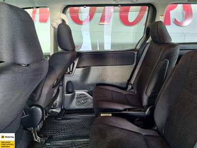 2014 Toyota Voxy - Thumbnail
