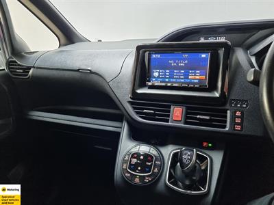 2014 Toyota Voxy - Thumbnail