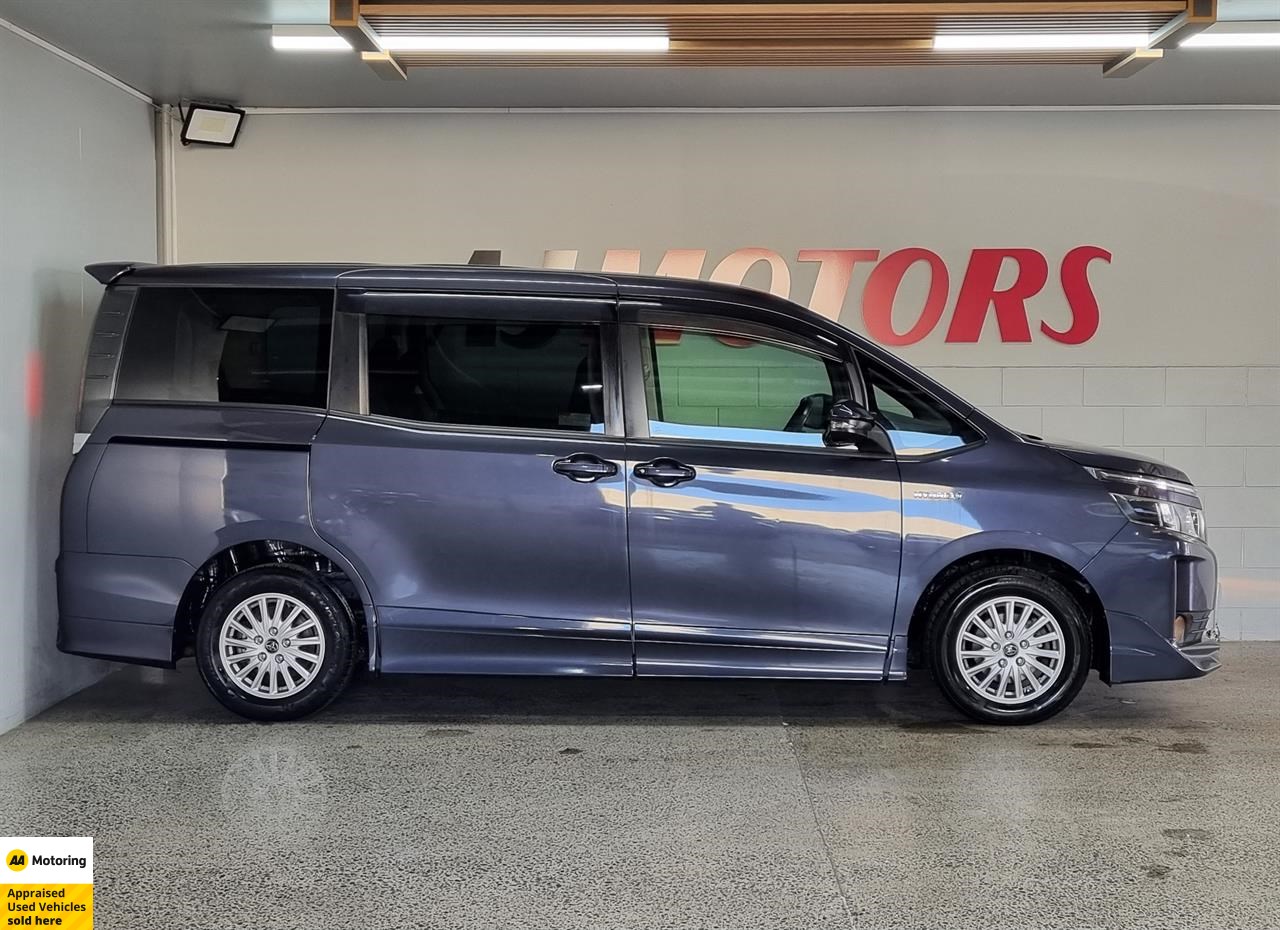 2014 Toyota Voxy