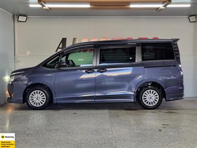 2014 Toyota Voxy - Thumbnail