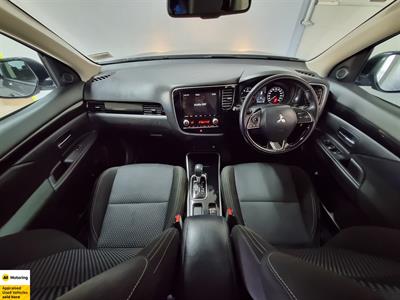 2022 Mitsubishi Outlander - Thumbnail