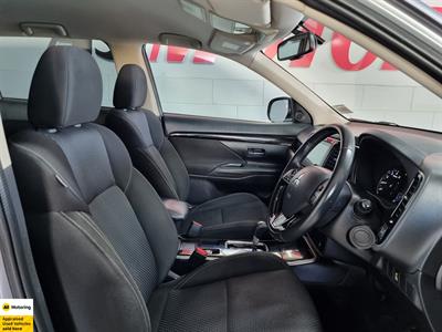 2022 Mitsubishi Outlander - Thumbnail