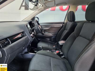 2022 Mitsubishi Outlander - Thumbnail