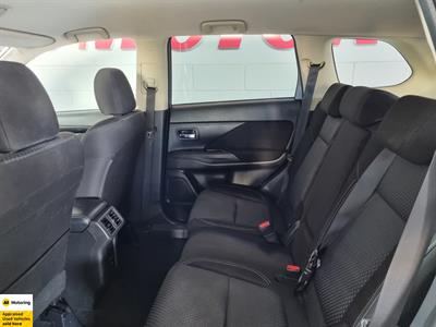 2022 Mitsubishi Outlander - Thumbnail